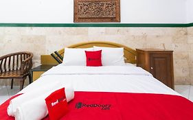 RedDoorz Syariah near Alun Alun Magelang Bayeman